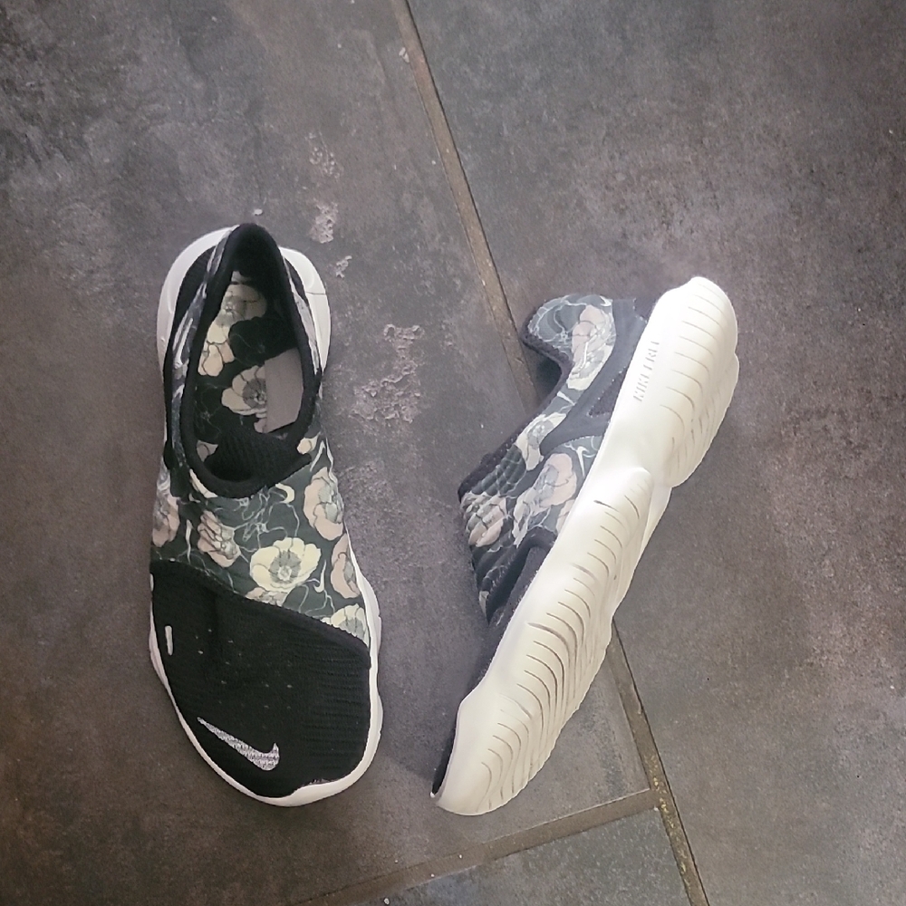 Nike Womens Free RN Flyknit 3.0 'Black Floral' Slip-On Running Sneakers Size 8